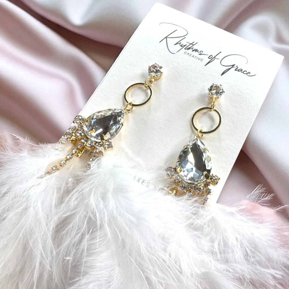 Pendientes de plumas blancas de ensueño - diamantes de imitación cuelgan para reinas boho I joyas nuevas con etiquetas Foto 3 de 4