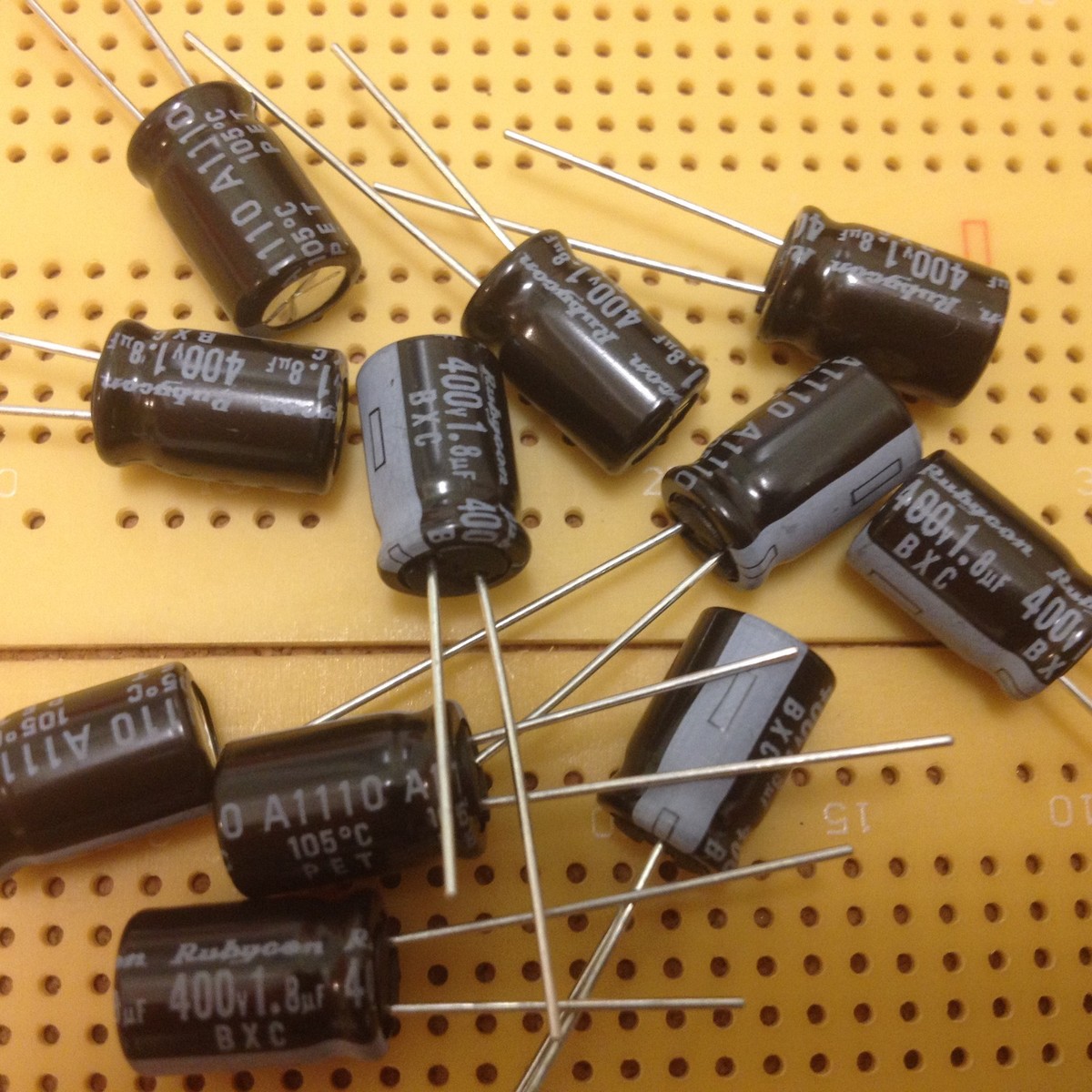 Adidas 4dfwd 2 20 Condensatori Elettrolitici 4.7uF 450V - Alluminio, 8x12mm, 105&deg;C, Per Riparazioni Elettroniche Cf Moto 450 Mt Bauletto