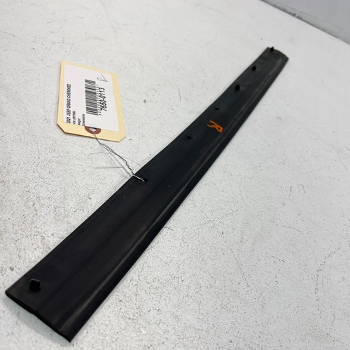 2014-2021 JEEP GRAND CHEROKEE TAILGATE LIFTGATE UPPER WEATHERSTRIP SEAL OEM - Picture 4 of 20
