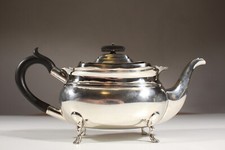 Englische Queen Anne Replica Teekanne Versilbert Silver Plated ca. 1910