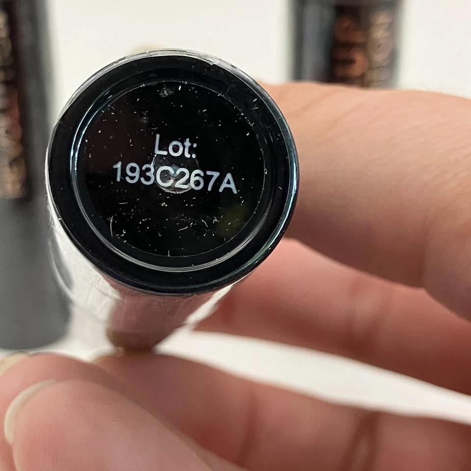 Makeup Revolution Amazing Lipstick 100% Vamp Rouge A Levres Pack Of 3 - Image 4 of 4