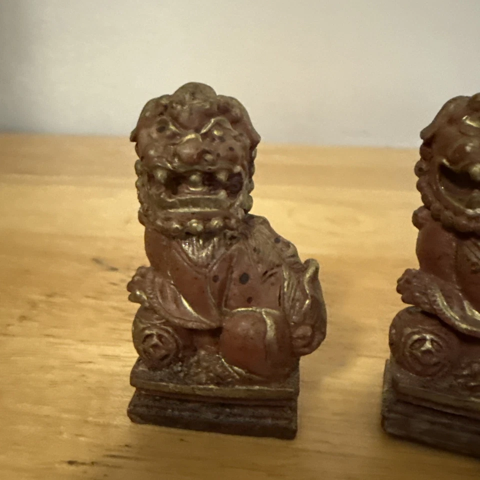 "Juego de 2 pequeñas esculturas de madera talladas Foo Dog usadas como perillas 2,25"" H. De colección" Foto 2 de 4