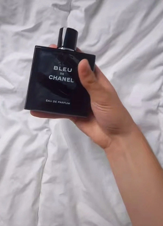 Perfume BLEU de CHANEL POUR HOMME de Chanel 3,4 OZ eau de parfum spray Foto 2 de 3