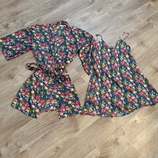 Victoria  s Secret Vintage GOLD LABEL Floral 100 SILK Robe and Slip Size S/M