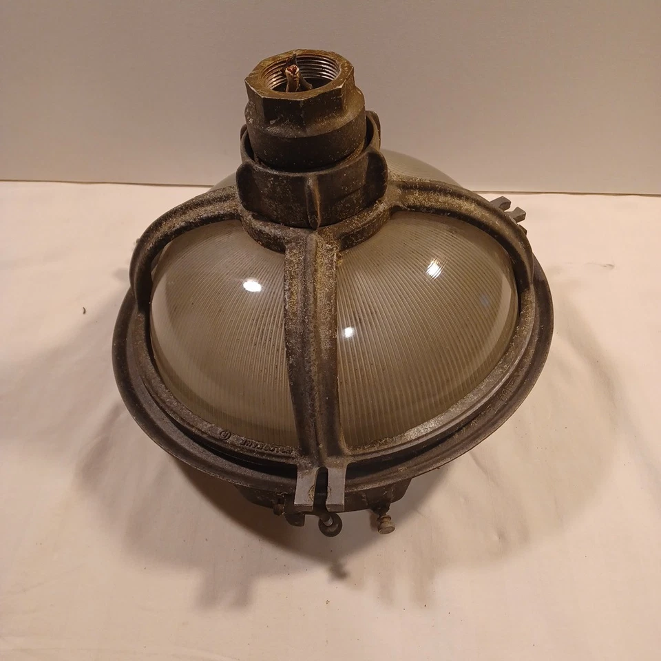 Luminária de rua industrial vintage Holophane marcada 0948 antiga original dos anos 1940 - Imagem 4 de 4