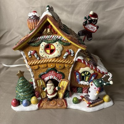 Christmas Holiday Time 2004 Village Collectibles Ginger Bread House Lighted