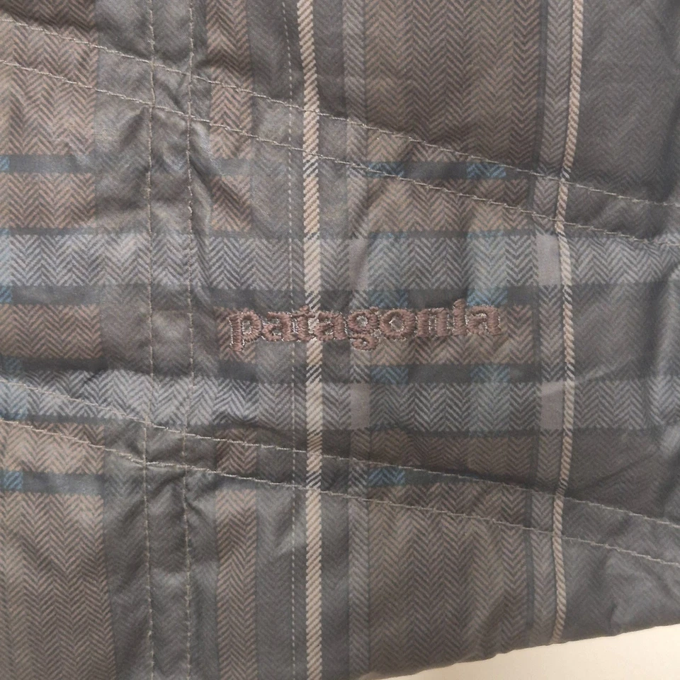 Patagonia Checked Puffer Vest Women's Size XS Hiking Active Outdoors 28395FA12 - image 3 of 4