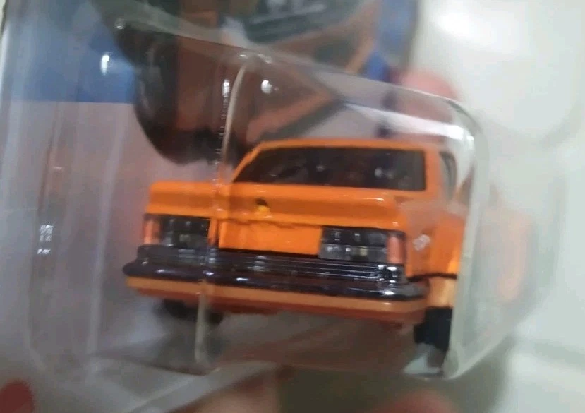 Hot Wheels BMW 635 Csi Arancione Case P 2025 1:64 - Immagine 4 di 4