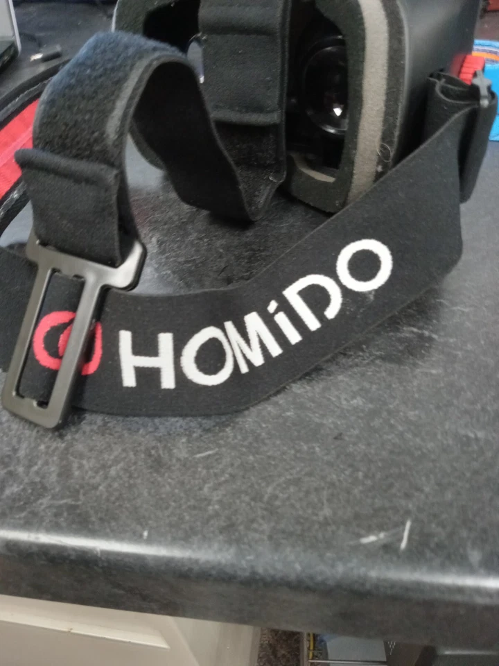 HOMiDO VR Headset V2 for Smartphones w/ Carrying Case and manual - Image 3 of 4
