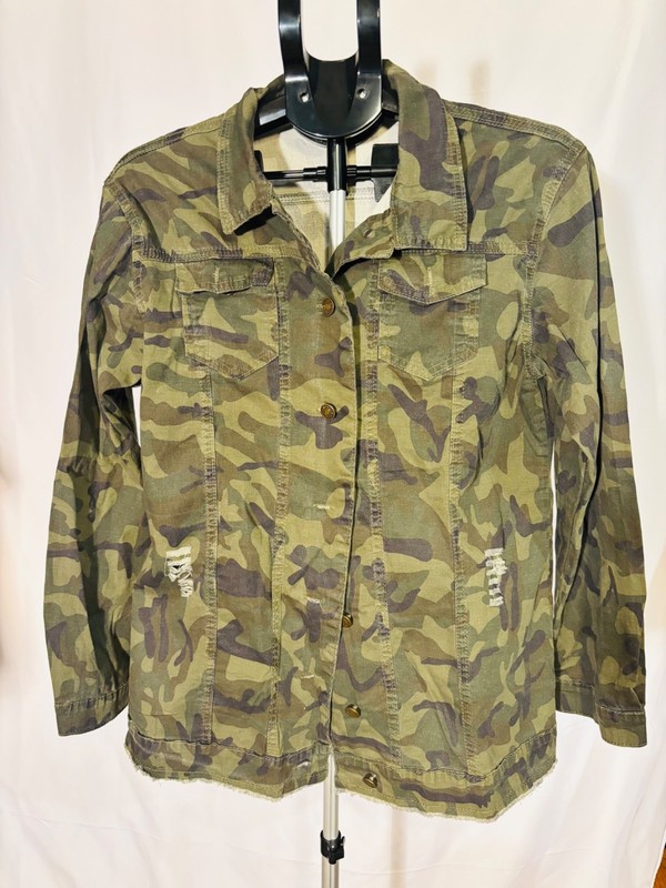 Camo Jacket Tight Fitting Jacket Size L/ XL