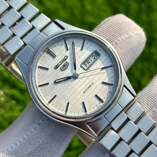 Vintage Seiko 5 White Silver Linen Dial Automatic Japan Made Men Watch 6309-8920