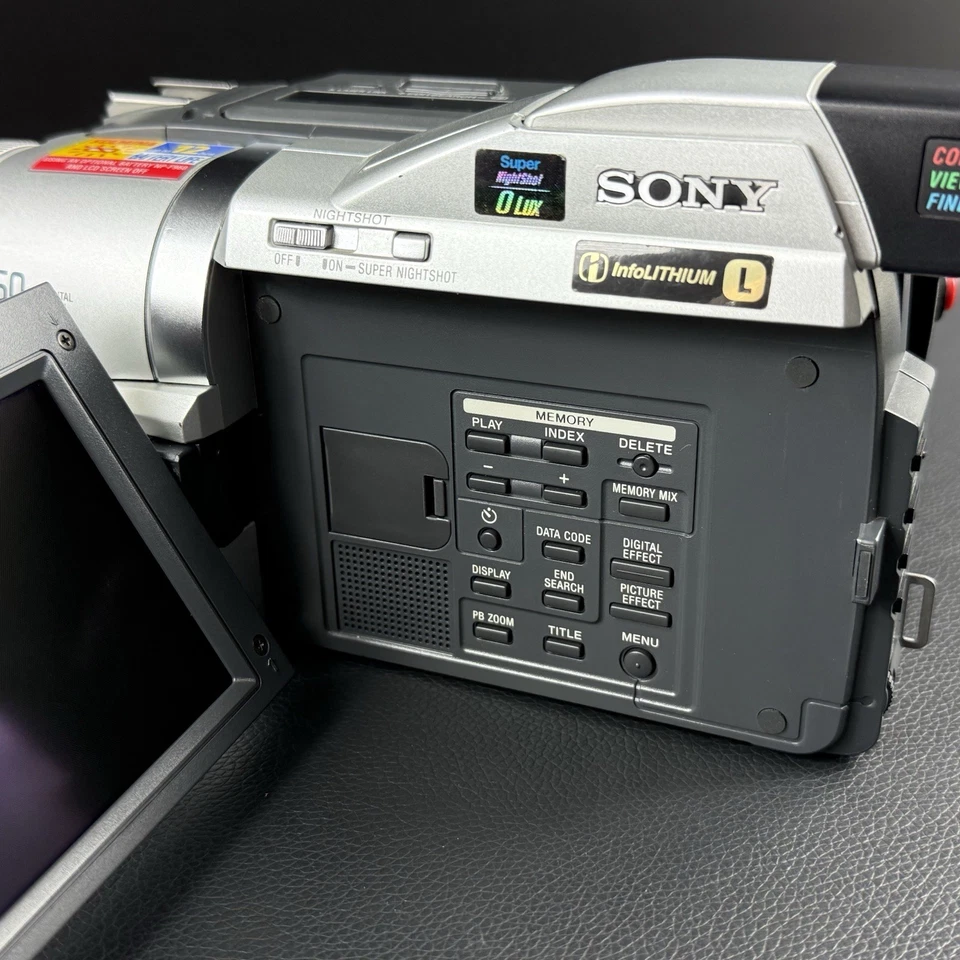 Sony Digital8 DCR-TRV720 Super Nightshot Camcorder with Remote and New Battery - Image 4 of 4