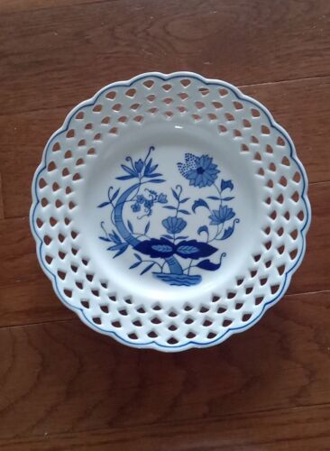 Chinoiserie Blue & White 4 Lattice Each Different 8" Plates Wall Decor Hanging - Picture 4 of 8