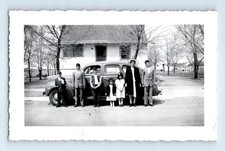 Old Vintage Photo WOMAN BOYS GIRLS BY CLASSIC CAR OUTSIDE HOUSE SNAPSHOT 1951