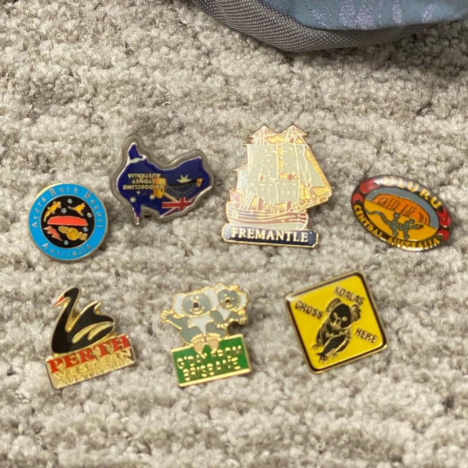 Mochila Caribee 2010 Retro Aligera Tu Carga 18x12 Púrpura ¡PINS DE VIAJE INCLUIDOS! Foto 3 de 4