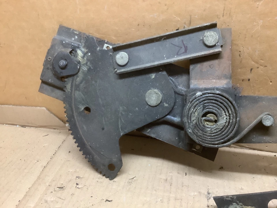 Regulador de ventana delantero derecho AMC AMX JABALINA 1968 1969 1970 VINTAGE FABRICANTE DE EQUIPOS ORIGINALES BONITO B Foto 3 de 4