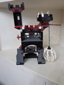 LEGO Fantasy Era Castle 7093 Skeleton Tower Build Incomplete. One Skeleton. 