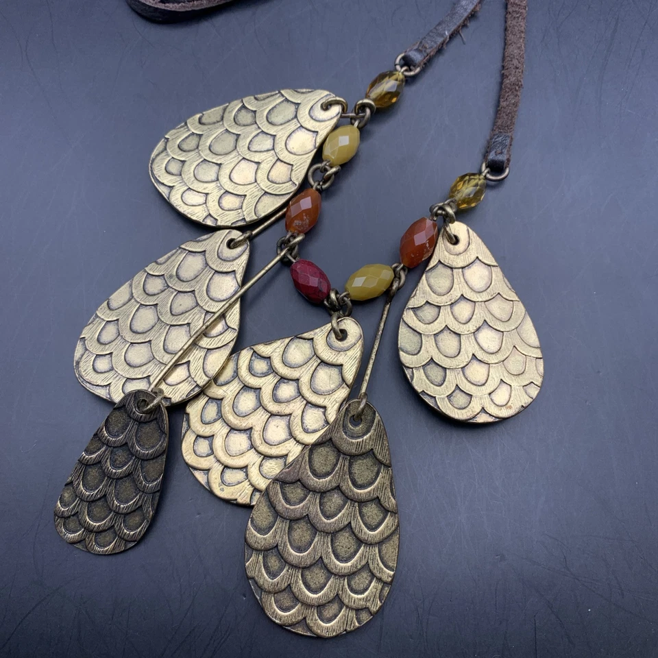 Colar longo boho marca sorte tom dourado lágrima marrom escuro cordão contas de vidro - Imagem 2 de 4