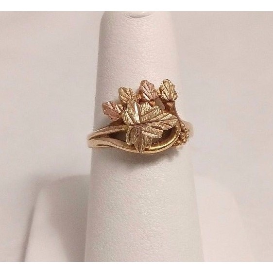 SOLID TRI - TONED GOLD GRAPES PATTERN RING. SIZE … - image 1