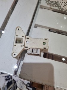 WHIRLPOOL INDESIT Waschmaschine Türschloss Türverriegelung 01501506 ..