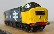 ViTrains V2032 OO gauge BR Class 37 diesel loco ‘Isle of Mull’ in BR blue livery