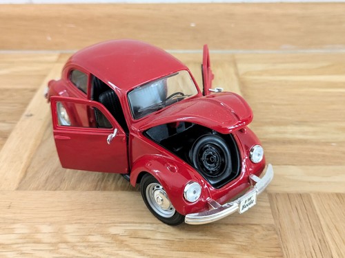 Maisto 2x modellino auto 1:24 Mini Cooper verde scuro + VW Beetle Maggiolino rosso - Foto 11 di 14