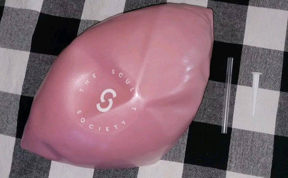 1 pequeña pelota de ejercicio rosa de 9” de Pilates The Sculpt Society Yoga Core Training Foto 2 de 4