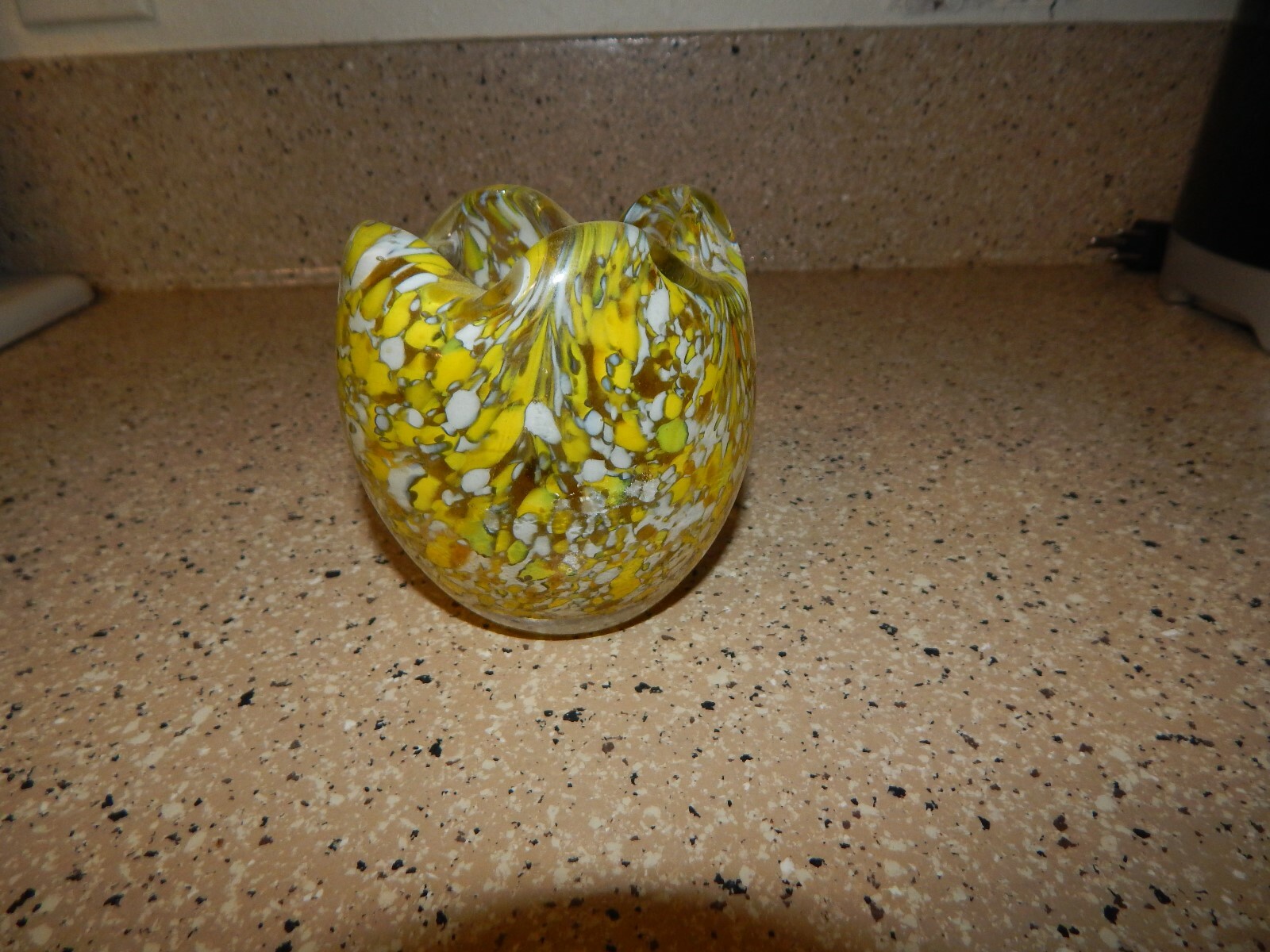 BEAUTIFUL THICK HEAVY GLASS SMALL ROSE BOWL DISH YELLOW CLEAR WHITE