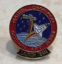 STS-37 SPACE SHUTTLE ATLANTIS LAUNCH TEAM PINBACK 1/2"