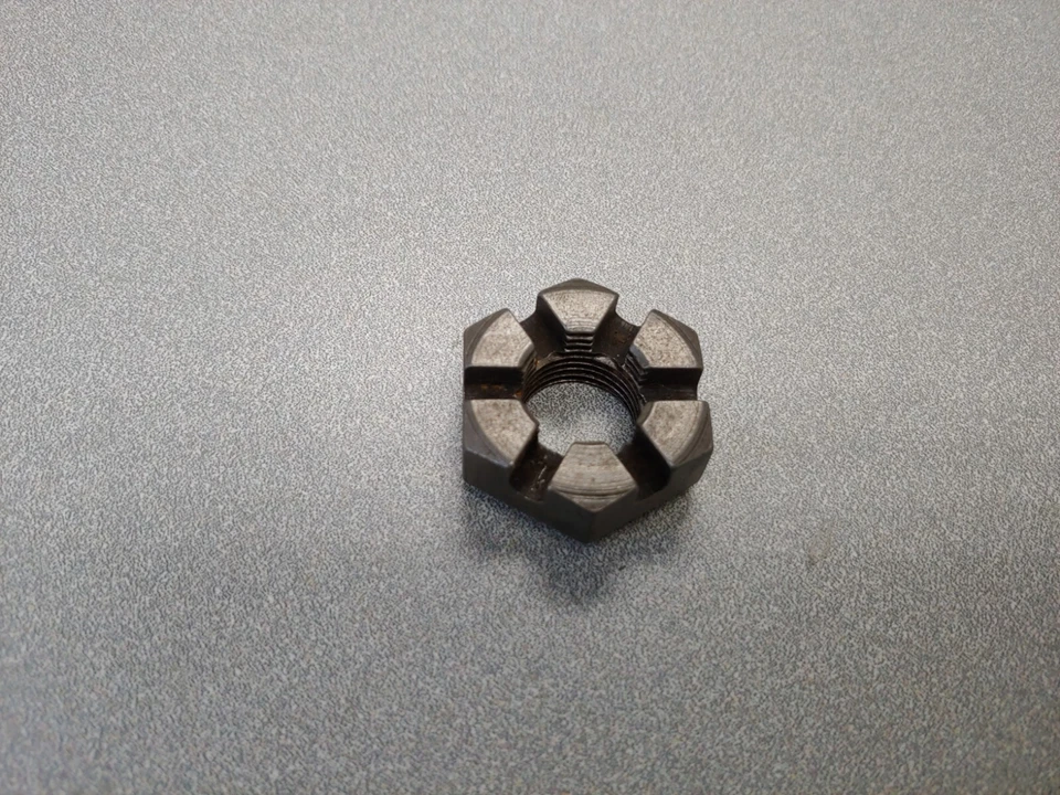 USADO ORIGINAL PORSCHE 356A 356B 356C 356SC TUERCA DE CASTILLO TRANSMISIÓN EJE DE PIÑÓN Foto 2 de 4