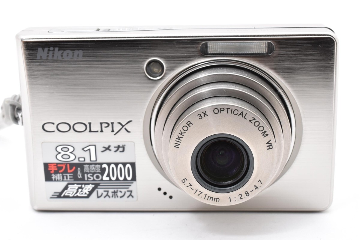 Nikon COOLPIX S510 Silver 8.1 MP Digital Camera w/Leather Case