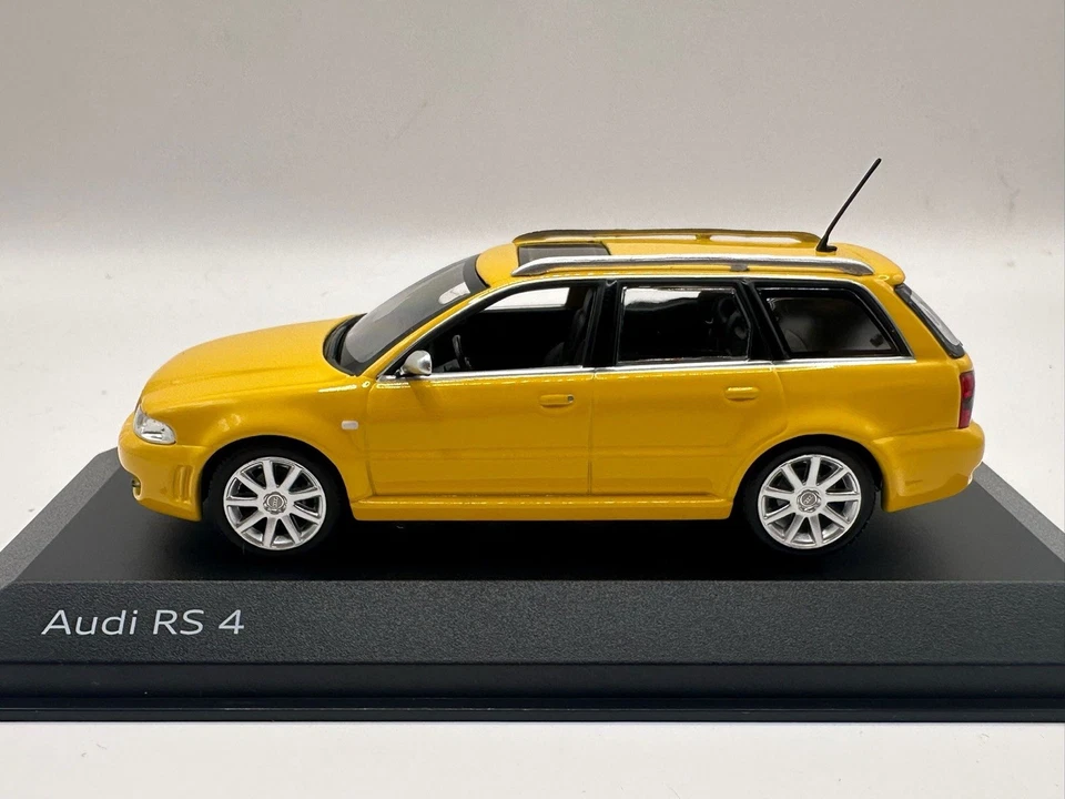 Audi Colección Escala 1/43 AudiRS 4 Diecast Modelo Imola Amarillo En Caja Raro Kyosho Foto 2 de 4