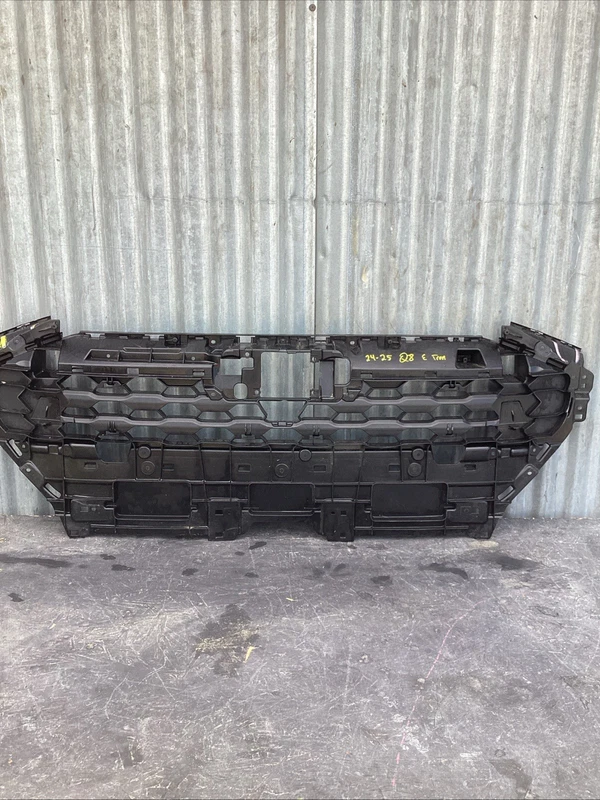 2024 2025 Audi Q8 E Tron end bumper reinforcement cover N