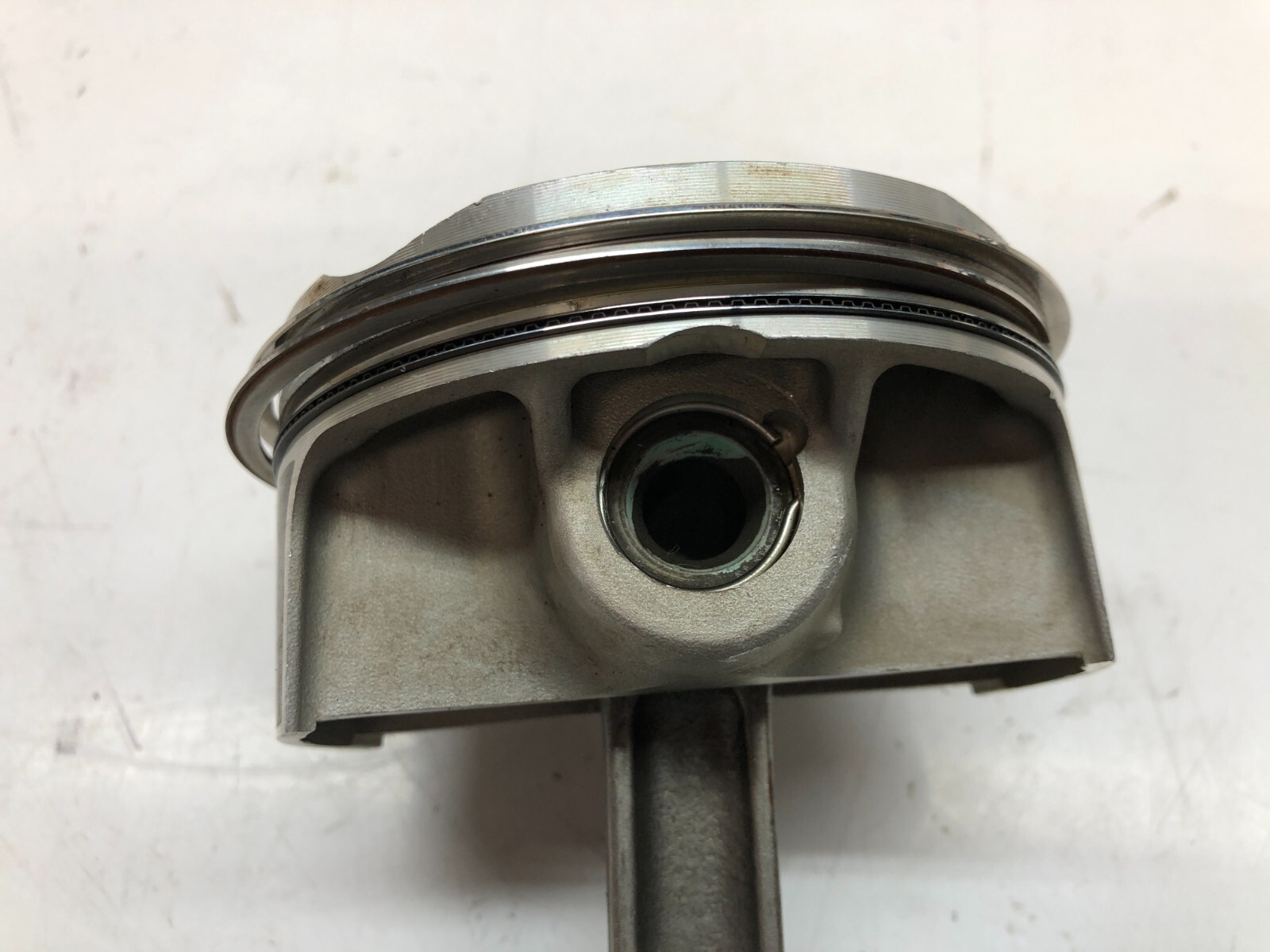 LAMBORGHINI AVENTADOR PISTON HEAD COMPLETE WITH CONNECTING ROD 07M107075J  