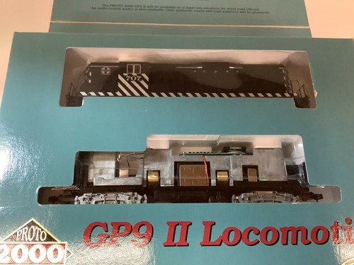  Proto 2000 #23614 Spur HO "AT&SF" GP9-2 Diesellok Rd. #707 | Zustand: New
