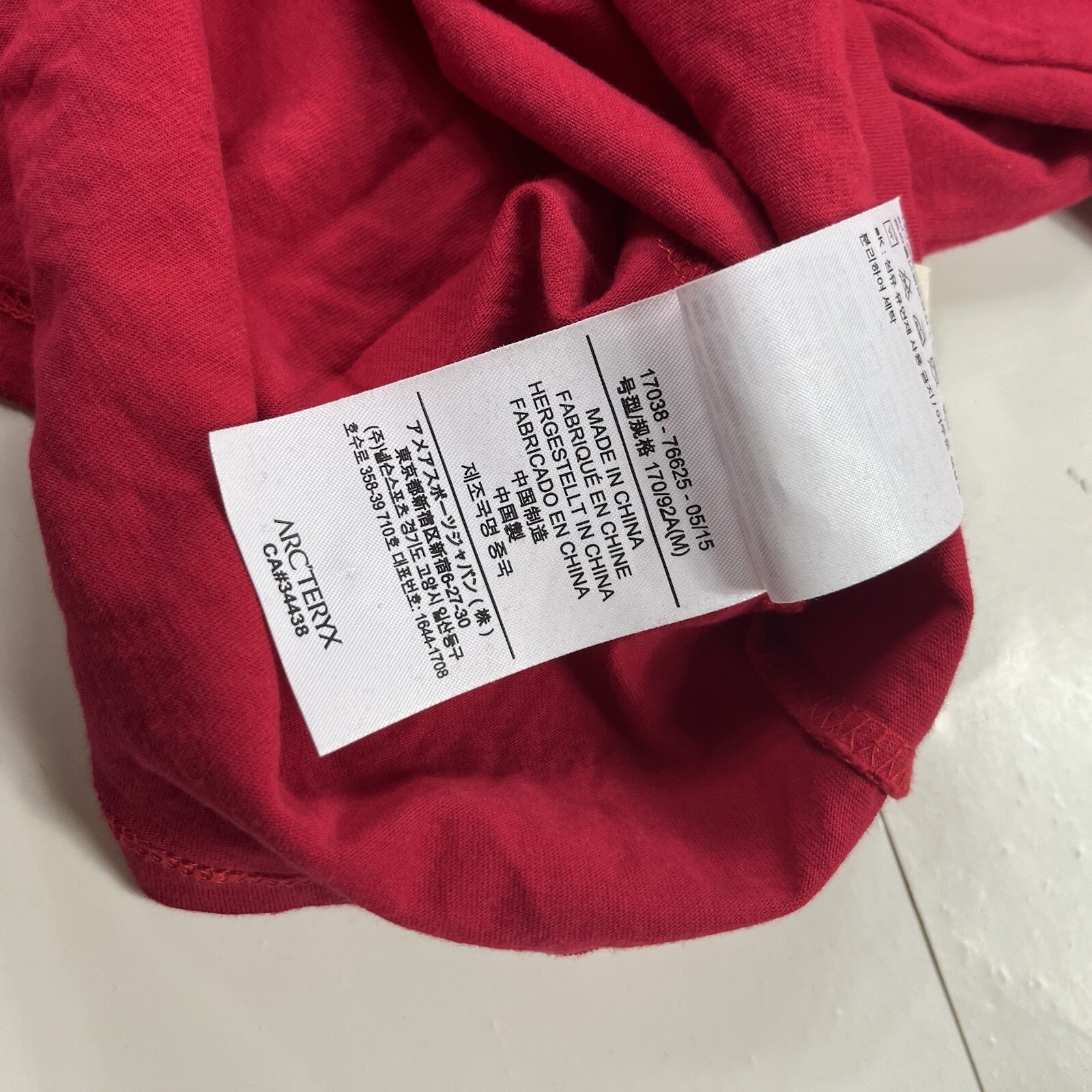 T Shirt Arc'teryx rosa medio doppio lato logo foglia acero collo a V manica lunga