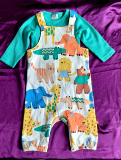 SIGUIENTE Conjunto Unisex 2 Piezas. 3 6 meses nuevo sin etiquetas. Pelele / Top. Estampado de animales salvajes