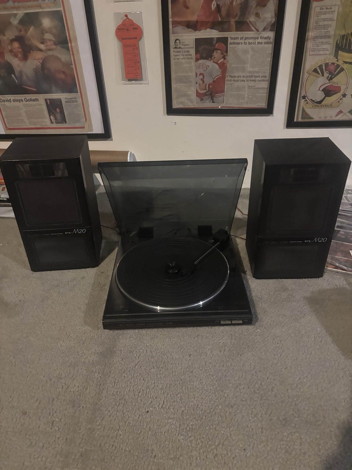 Fisher MT-M46 Semi Stereo Turntable with Built-in Speakers - Needs Replacement Needle