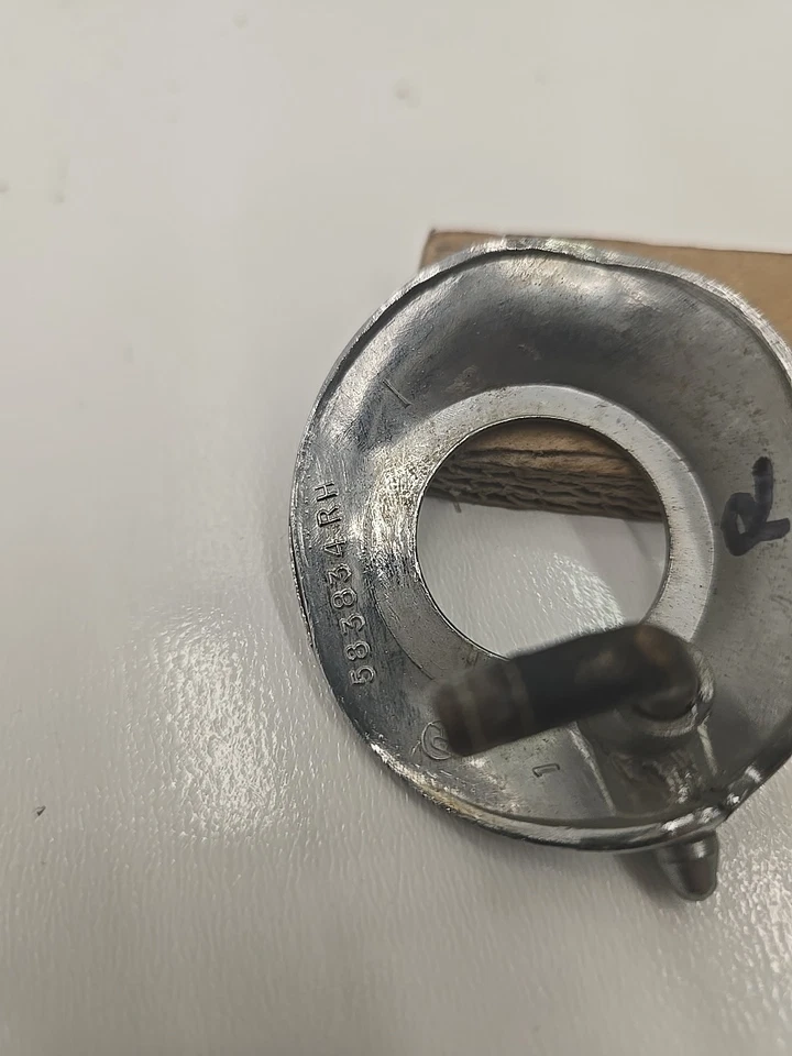 Oldsmobile Starfire Jetstar 98 88 1963 1964 bisel limpiaparabrisas derecho  Foto 4 de 4