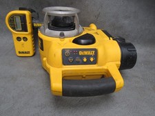 A GOOD WORKING DEWALT DW077 ROTATING LASER LEVEL WITH DE0772 RECEIVER *BAT U/S*