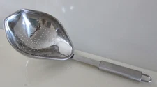 NEW STAINLESS STEEL COLANDER w/ HANDLE Strainer Pasta Scoop shifter  17.5" LONG