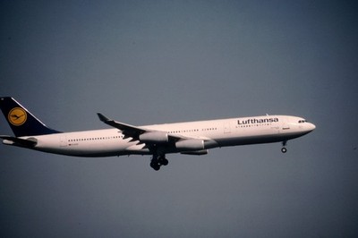 Dia D-AIGI Airbus A340-311 Lufthansa 08/1996 FRA Flugzeug 35mm gerahmt OP-K1-95