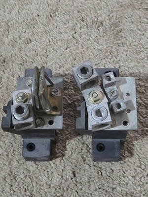 2 Electrical Disconnect Fuse Block With Various electrical lugs And Fuse Clip