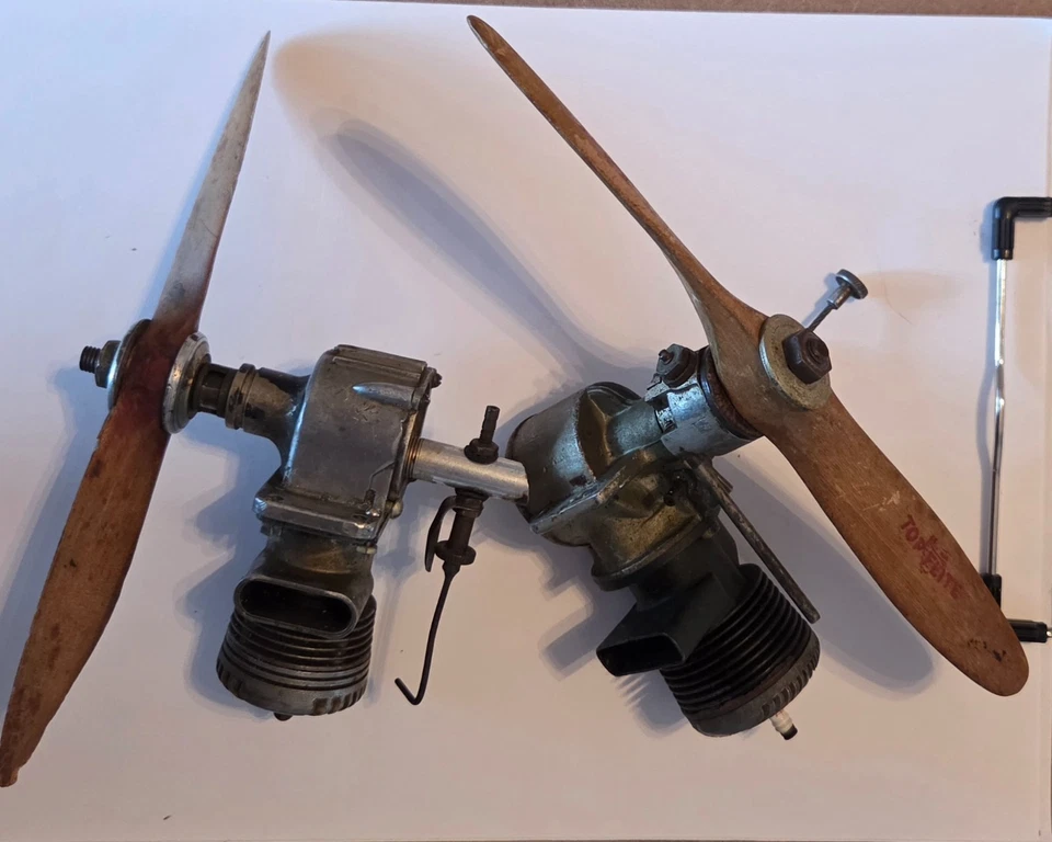 Vintage 1946 Madewell 49 & Delong 30 Engines Lot - Image 2 of 4