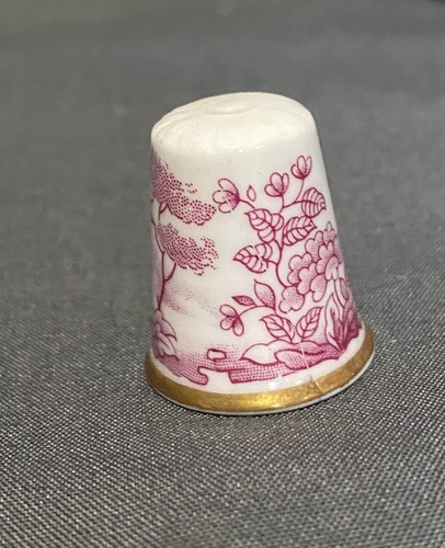 Spode Fine Bone China England Girl at Well Thimble Red/White