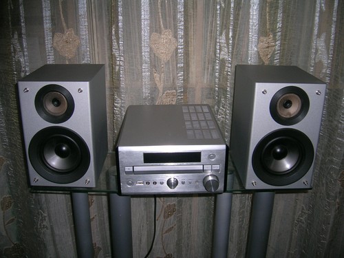 Mini Anlage Receiver mit CD + USB Yamaha CRX-E320+2 Boxen Panasonic SB-PM46.
