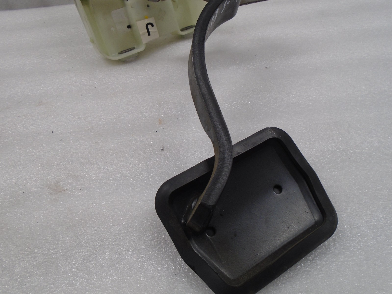 JAGUAR S TYPE 2003 STOP BRAKE PEDAL PAD ASSEMBLY (2R832450JB) OEM