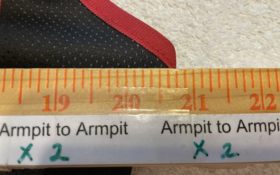 Sugoi men’s cycling vest size L back pockets zipper - Image 4 of 4