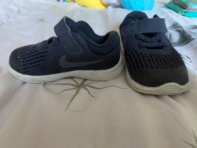 boys nike trainers white