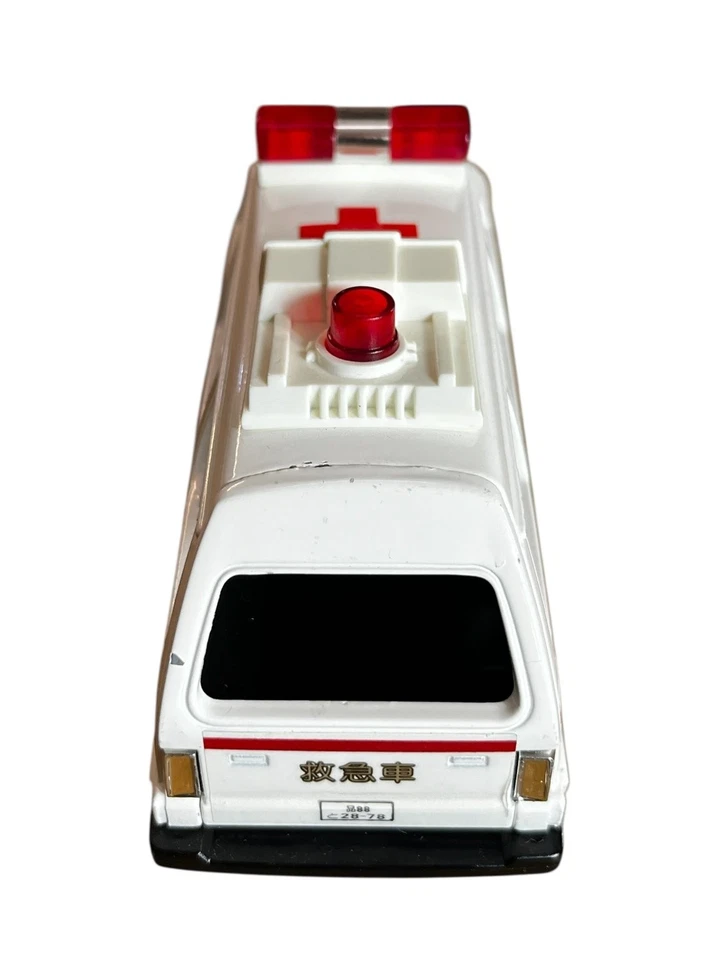 Ambulancia Toyota HiAce japonesa diecast años 80 modelo de metal diapet Foto 4 de 4